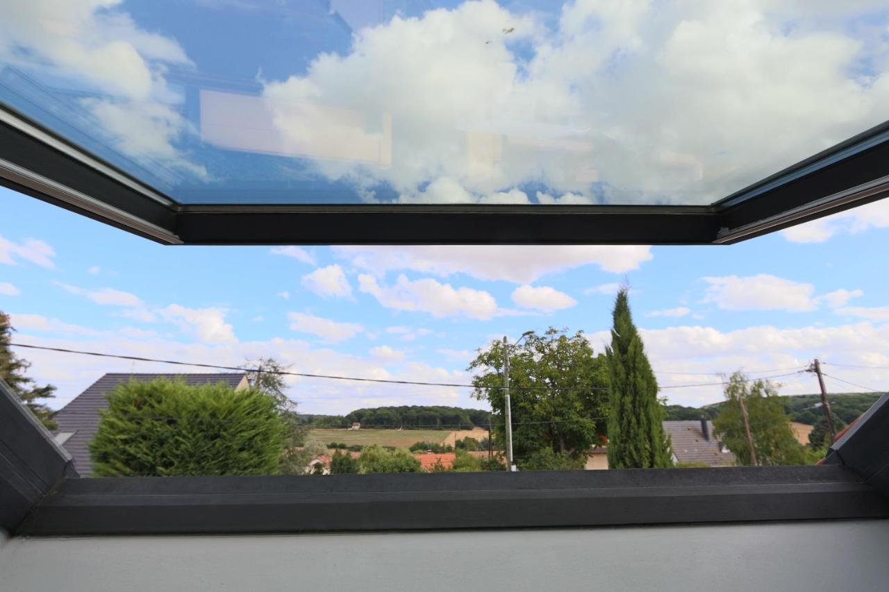 Maisonnette En Duplex Avec Terrasse Breux-Jouy Kültér fotó